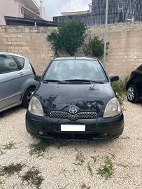 TOYOTA YARIS 1.3 B - 2001