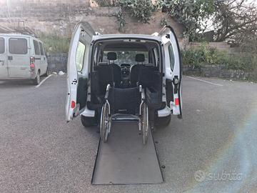 Renault Kangoo Pianale ribassato con rampa disabil