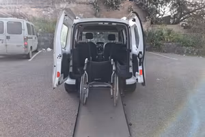 Renault Kangoo Pianale ribassato con rampa disabil