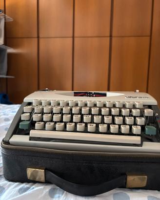 Olivetti Olympia SF De Luxe macchina da scrivere