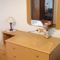 mobile unico cassettone e comodino 