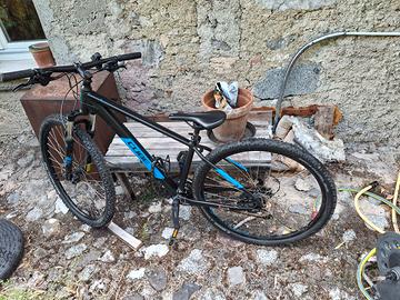 Mountain bike assemblata artigianalmente