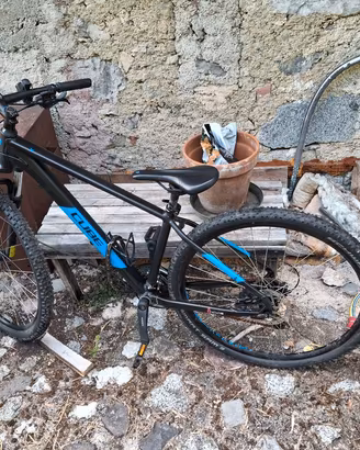 Mountain bike assemblata artigianalmente