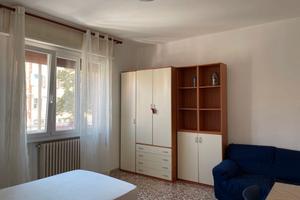 STANZA SINGOLA in ampio appartamento luminoso