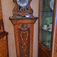 Orologio a pendolo artigianale di Cantù con colonn