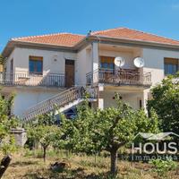 Ragalna-appartamento 1° piano con corte