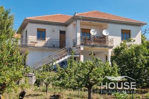 Ragalna-appartamento 1° piano con corte