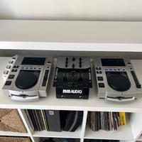 Console con 2 cdj pioneer 100S + mixer Numark