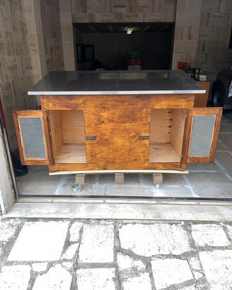 Cuccia per cani in legno marino con tetto inox 