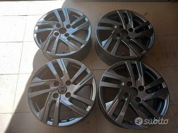 Cerchi in lega da 16 pollici per lancia y