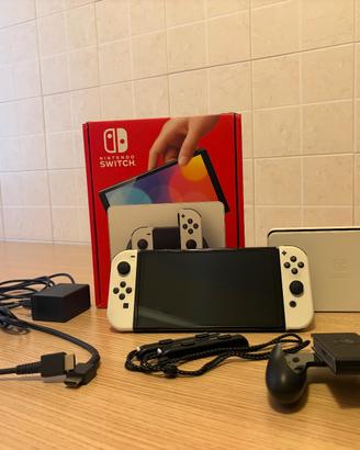 Nintendo Switch OLED bianca tutto incluso