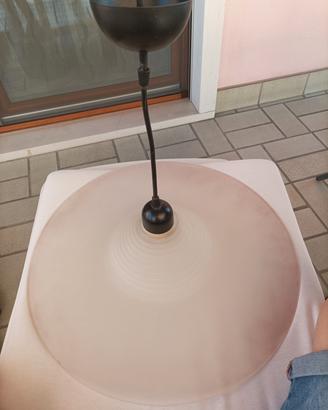 Lampadario rotondo rosa opaco da cucina