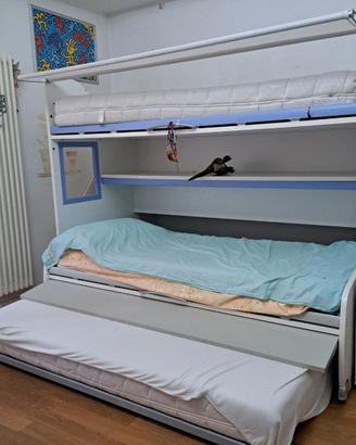 Cameretta con  3 letti, scrivania, e pensile libre
