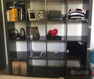 Libreria col grigio laccato lucido