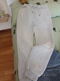 Vestiario di diverse misure.