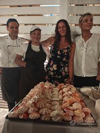 Pasticcere caporeparto con aiutante di fiducia