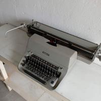 Macchina per scrivere anni 70
