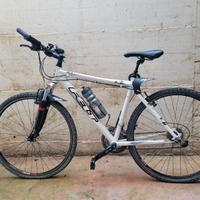 Bici MTB ibrida FELT