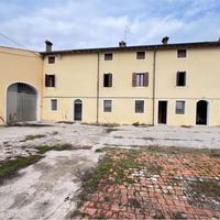 MOZZECANE - IMMERSO NELLA CAMPAGNA