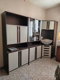 Parete soggiorno vintage anni ’70-’80 con vetrina