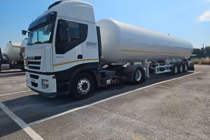 TRATTORE IVECO SM1V5042 \ A36 (RIF. 969)