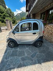 Scooter elettrico quattro ruote cabinato