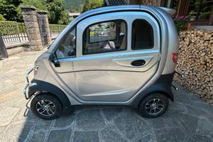 Scooter elettrico quattro ruote cabinato