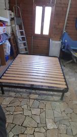 lettiera matrimoniale doghe in legno 