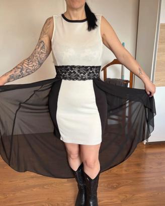 Abito Rinascimento bianco e nero con pizzo e tulle