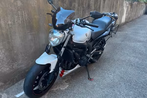 Yamaha FZ6 S2 + 2 set valigie + Accessori