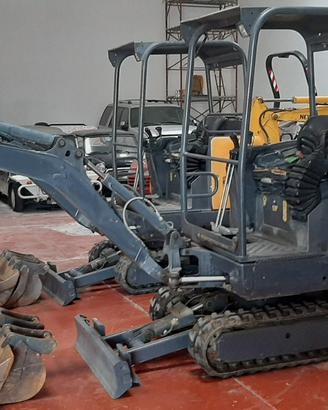Miniescavatore VOLVO EC 18