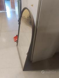 Finestra in ferro con telaio