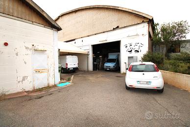 Capannone di 1014 mq con terreno agricolo