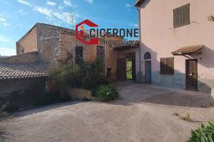 Bifamiliare con ampio terreno e Rustico