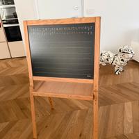 Lavagna con gessi e pennarelli