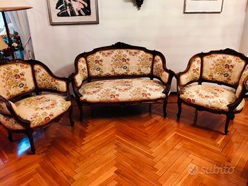 Salotto stile classico in legno intagliato