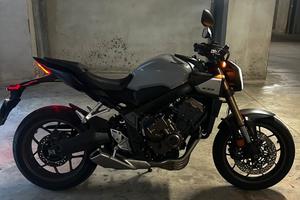 Honda CB650 R e-Clutch 2025 pari al nuovo