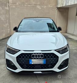 Audi A1 allstreet 30Tfsi Stronic Identity contrast