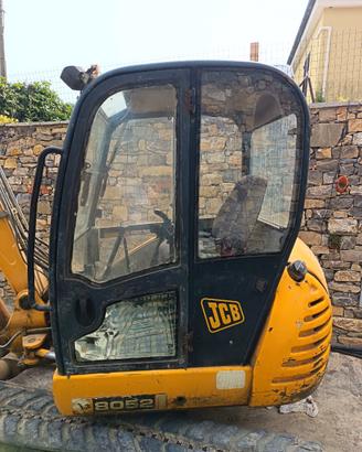 JCB 52 quintali – 2.820 ore – 4 benne + martellone