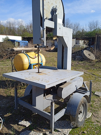 Sega a nastro a cardano per trattore