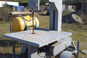 Sega a nastro a cardano per trattore