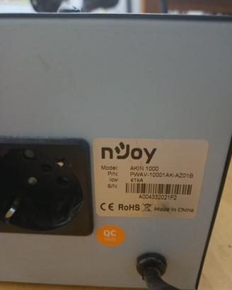 Stabilizzatore di tensioe nJoy, modello AKIN 1000