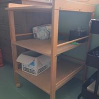 Mobiletto fasciatoio in legno.