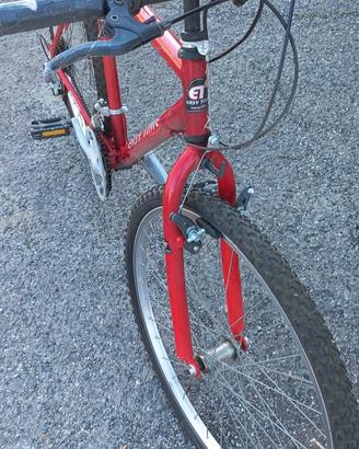 bici da uomo rossa 