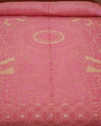 Coperta lavorata effetto raso