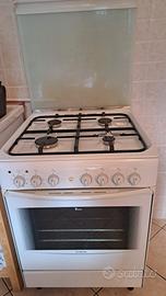 Cucina Ariston a gas 4 fuochi con forno elettrico 