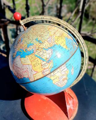 Mappamondo in latta vintage