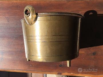 Paiolo in ottone con manico in ferro battuto