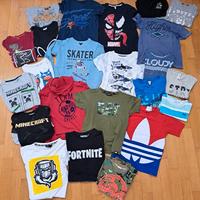 Lotto di vestiti per bambino (circa 100 capi)