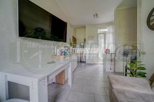 TRILOCALE TERMOAUTONOMO CON BOX E GIARDINO IN CORP